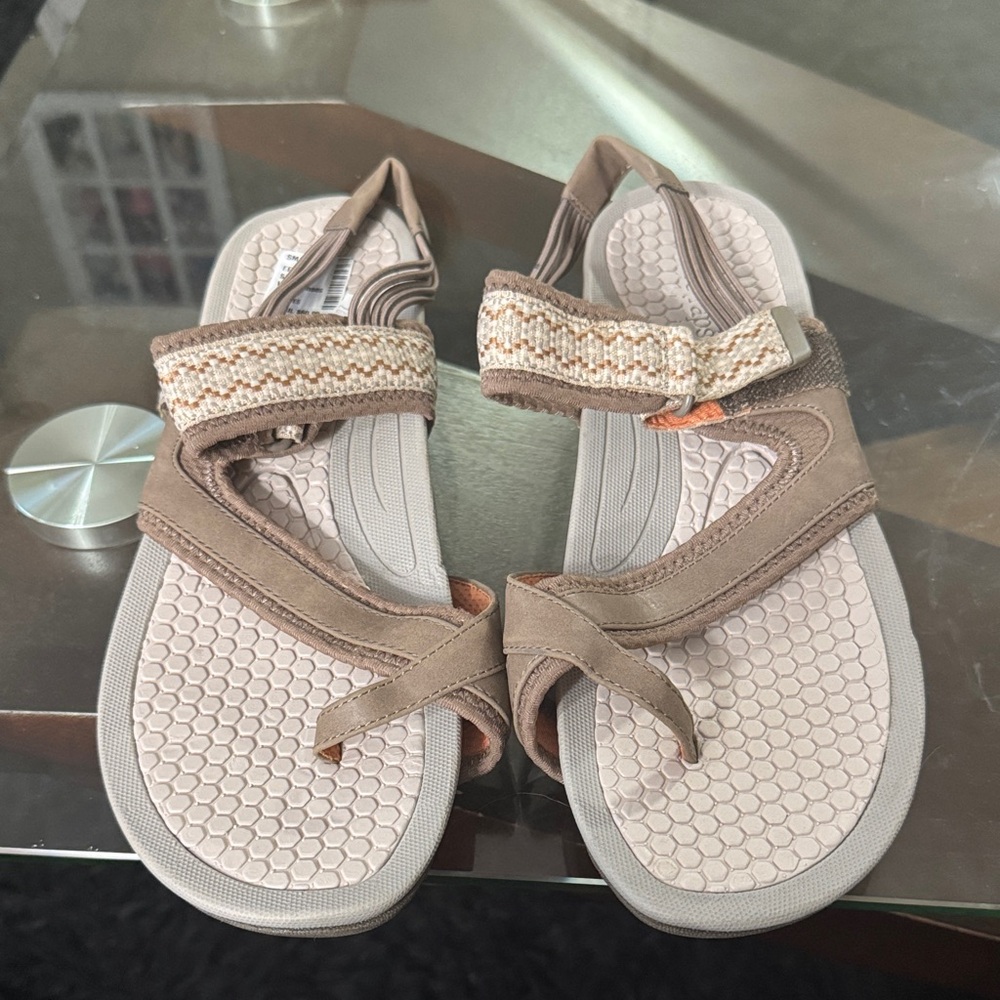 BareTraps Tan Sandals - Picture 4 of 10